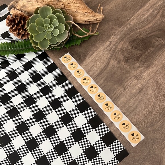 📦 2/$25 - 10 Lg Christmas Buffalo plaid poly mailers + stickers - 14.5” x 19” - Picture 4 of 4